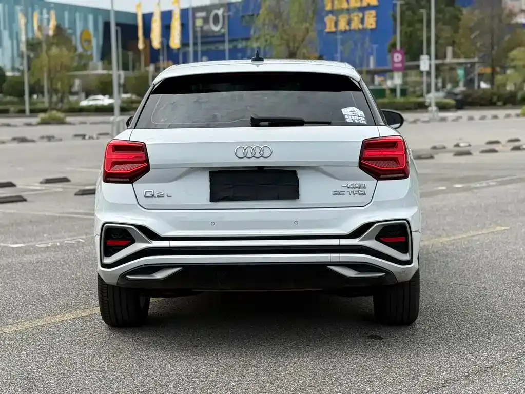 Audi Q2L — фото 3