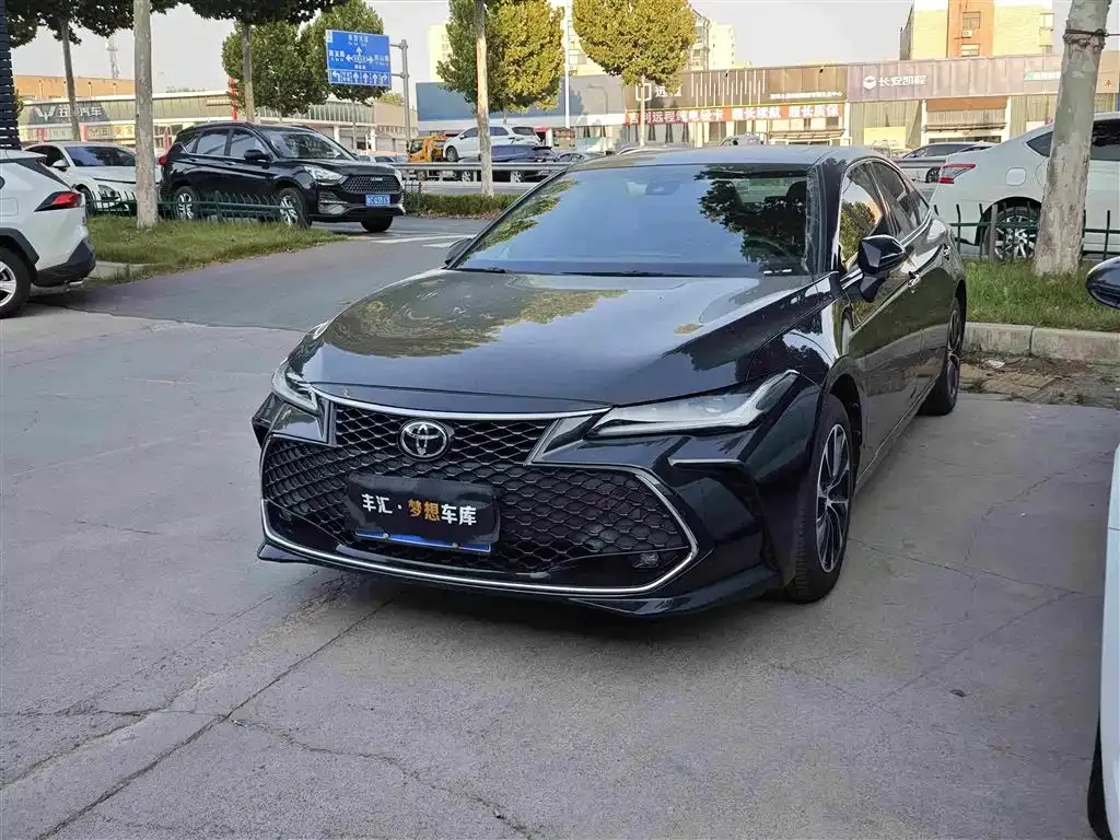 Toyota Avalon — фото 1