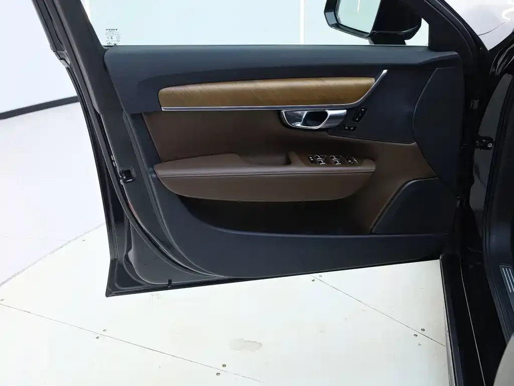 Volvo S90 — фото 10