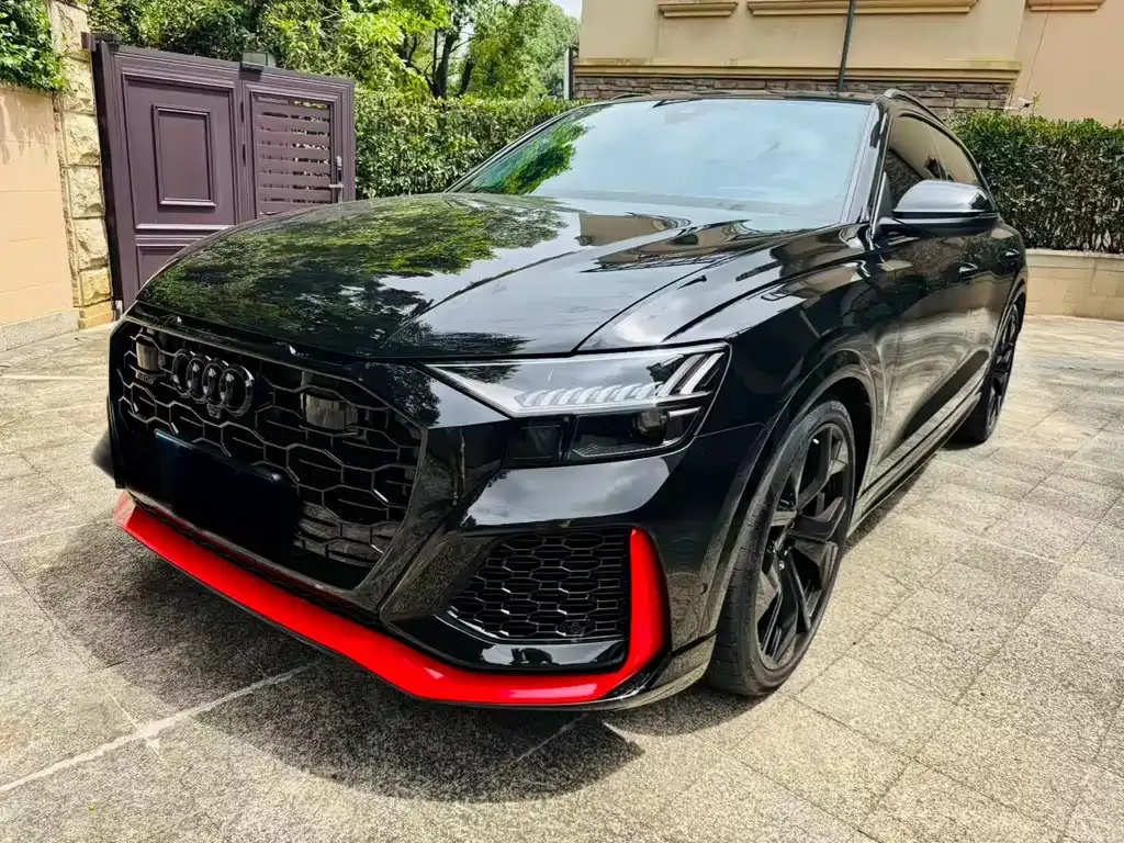 Audi RS Q8 — фото 1