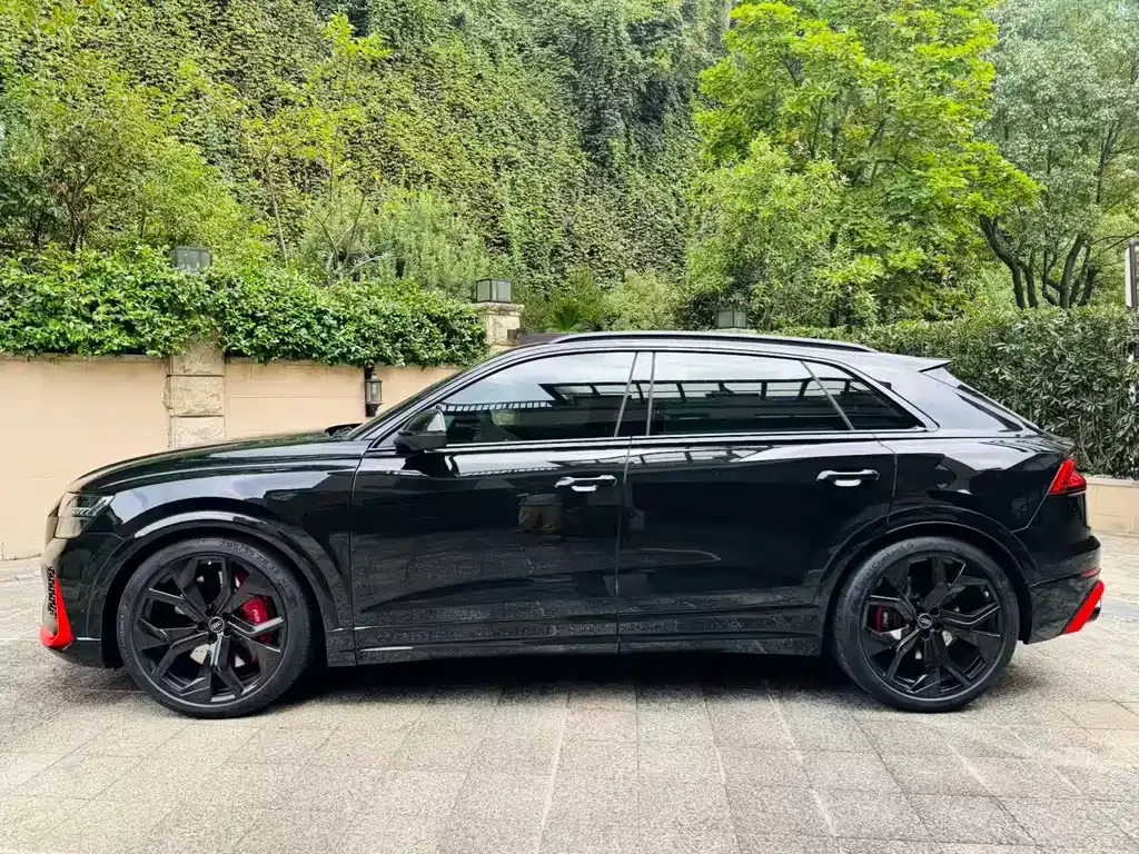 Audi RS Q8 — фото 6