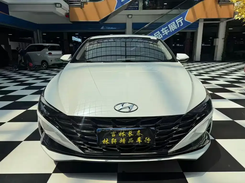 Hyundai Elantra — фото 7