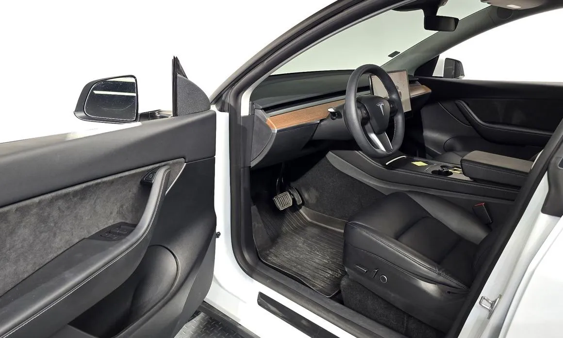 Tesla Model Y — фото 10