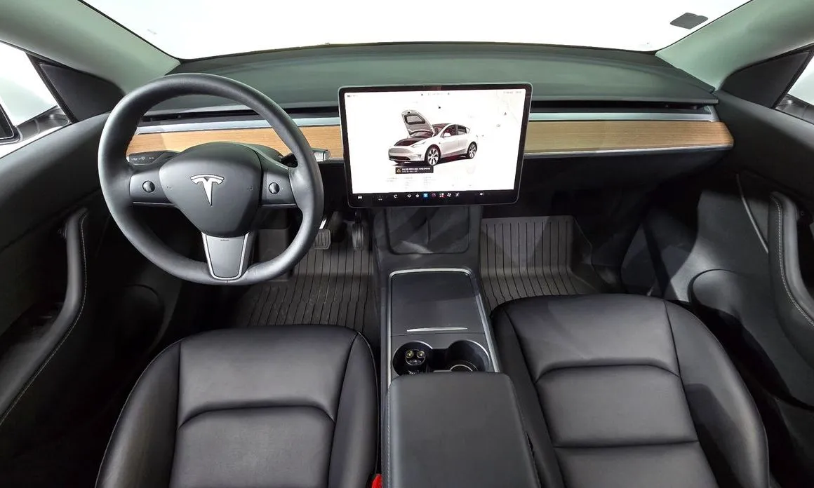 Tesla Model Y — фото 8