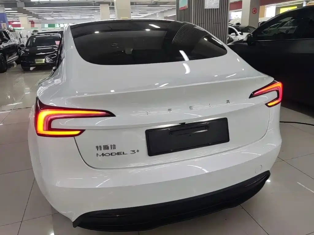Tesla Model 3 — фото 7