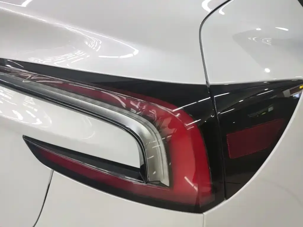 Tesla Model 3 — фото 2