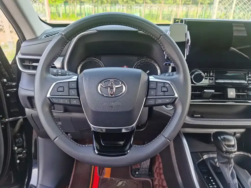 Toyota Highlander — фото 4