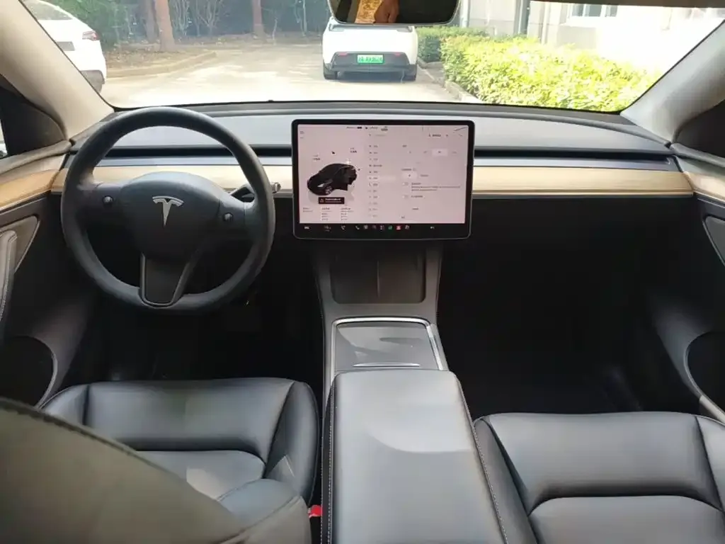 Tesla Model Y — фото 4