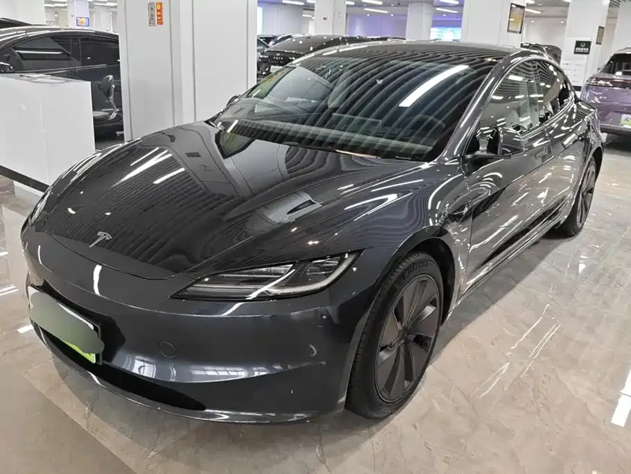 Tesla Model 3 — фото 1