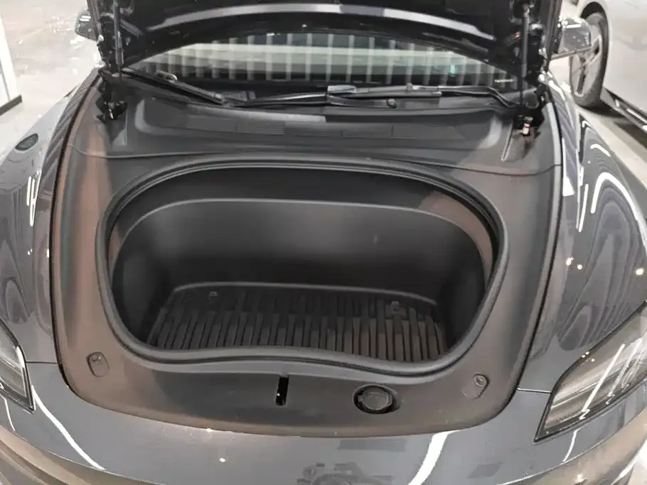 Tesla Model 3 — фото 10