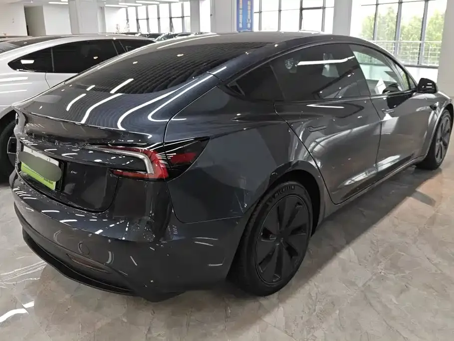 Tesla Model 3 — фото 6