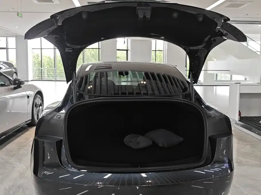 Tesla Model 3 — фото 3