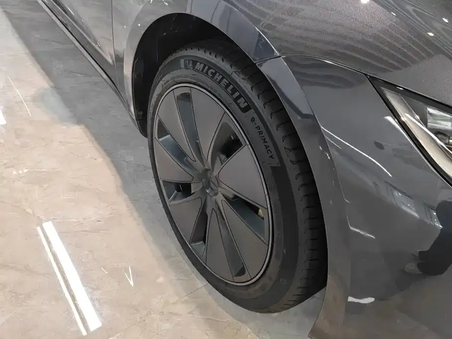Tesla Model 3 — фото 2