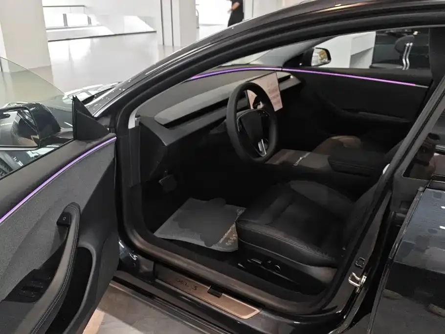 Tesla Model 3 — фото 9