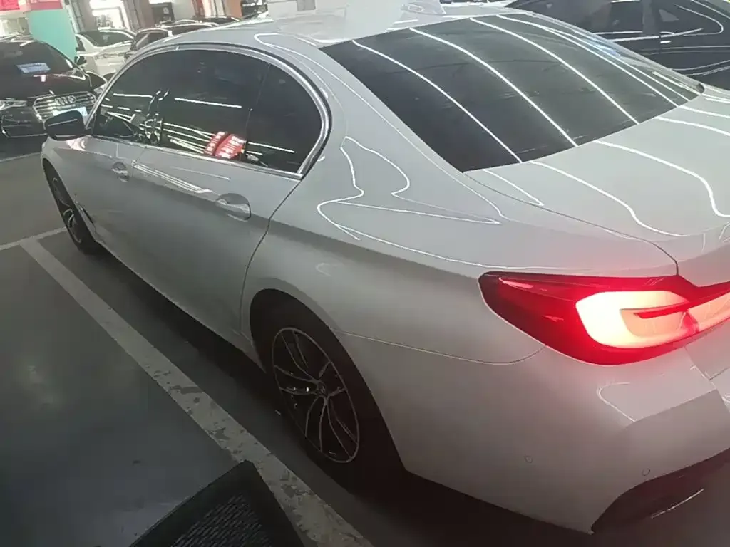 BMW 5 Series — фото 10