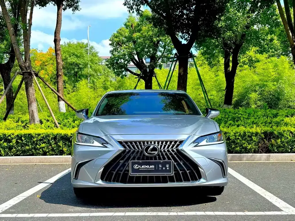 Lexus ES — фото 1