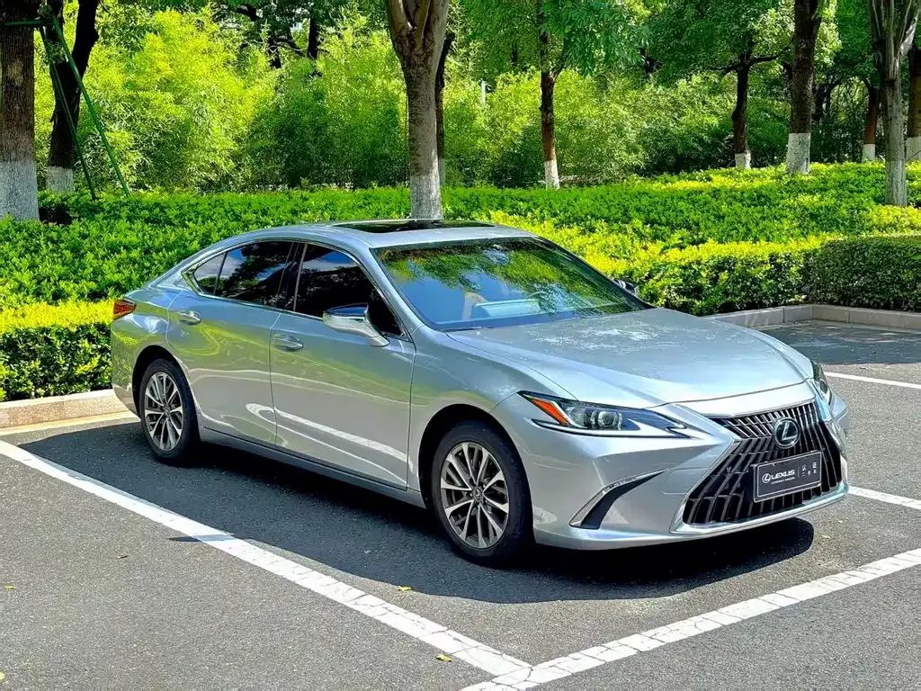Lexus ES — фото 7