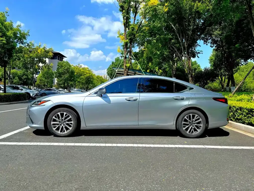 Lexus ES — фото 4