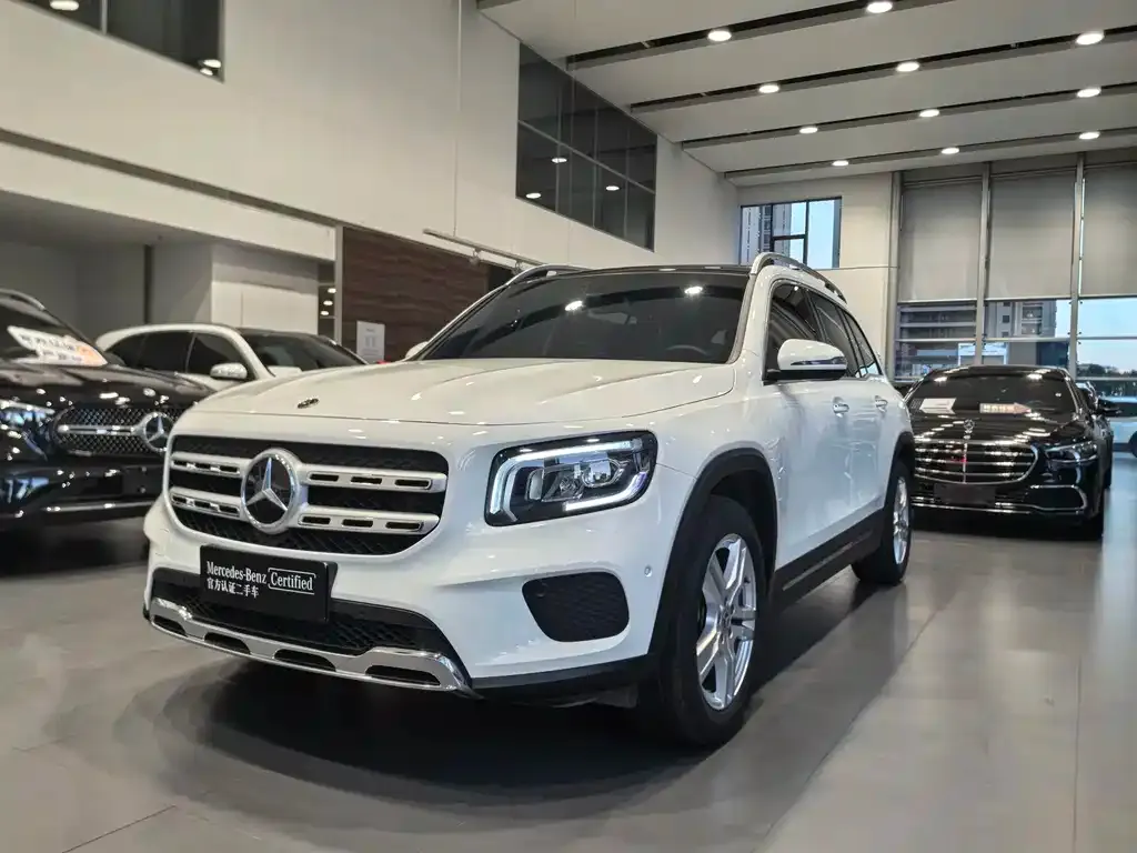 Mercedes-Benz GLB — фото 1