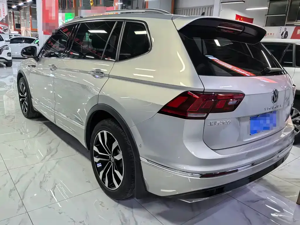 Volkswagen Tiguan L — фото 8