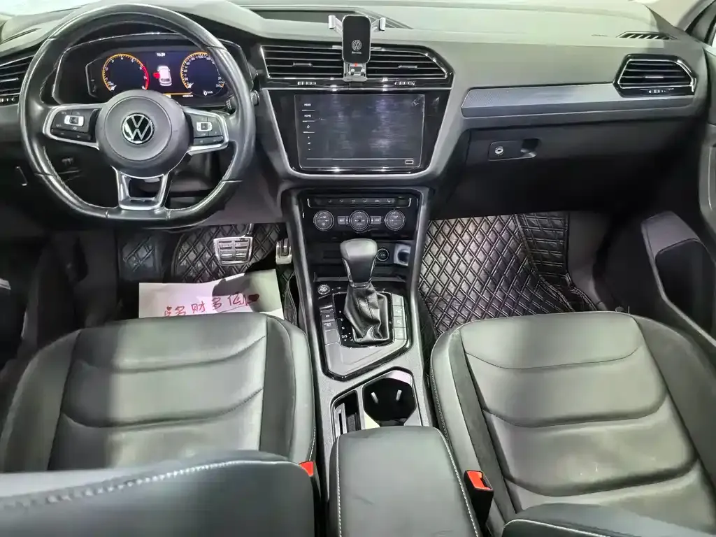Volkswagen Tiguan L — фото 9