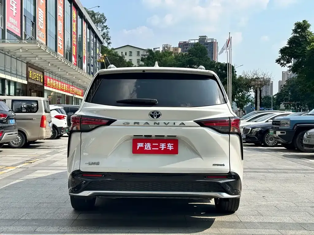 Toyota Granvia — фото 7