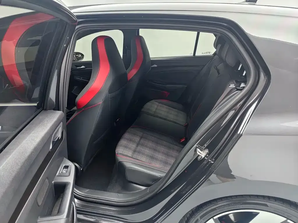 Volkswagen Golf GTI — фото 10