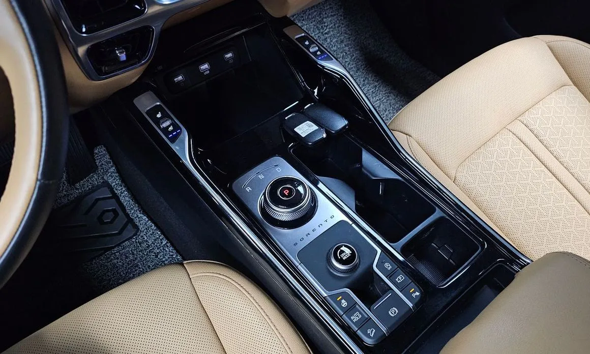 Kia Sorento — фото 8