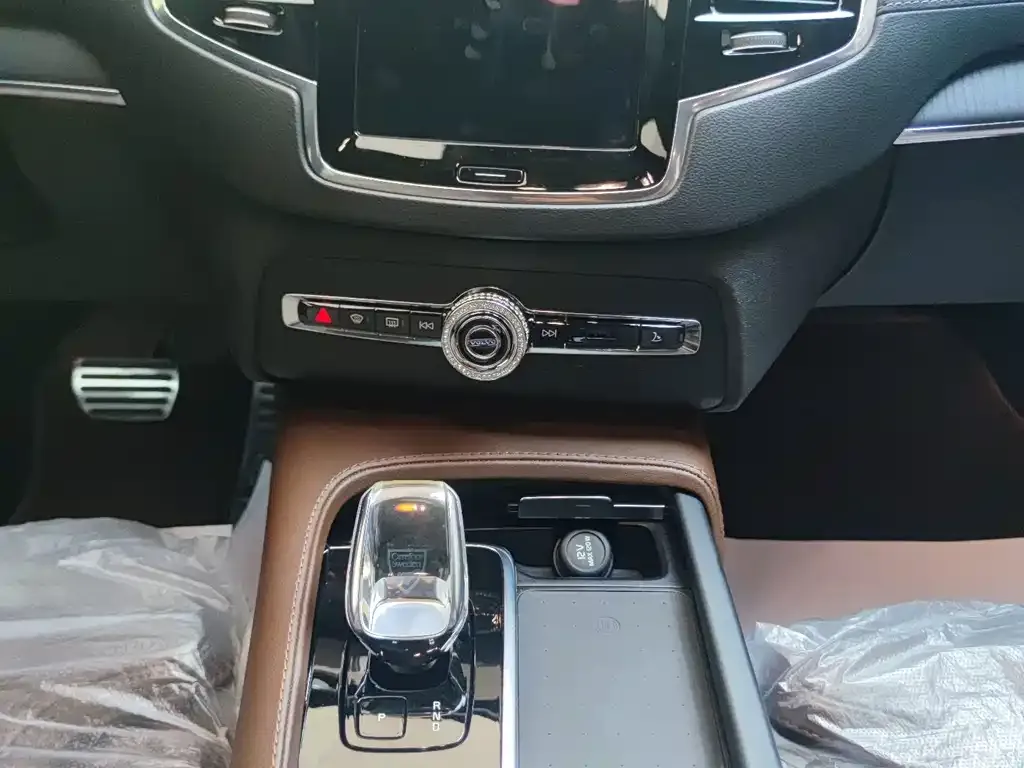 Volvo XC90 — фото 10