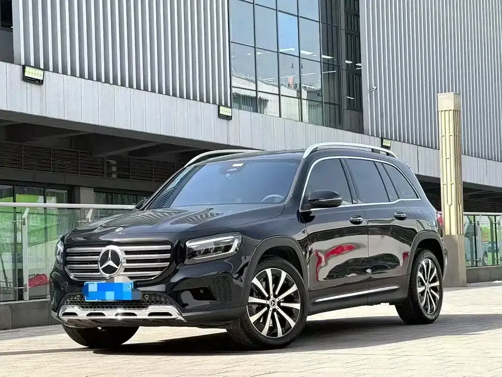 Mercedes-Benz GLB — фото 1
