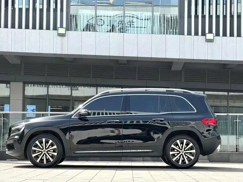 Mercedes-Benz GLB — фото 10