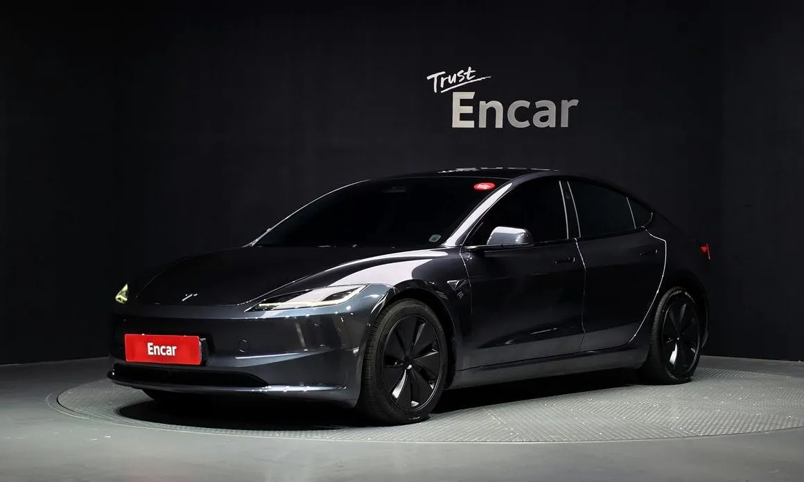 Tesla Model 3 — фото 1