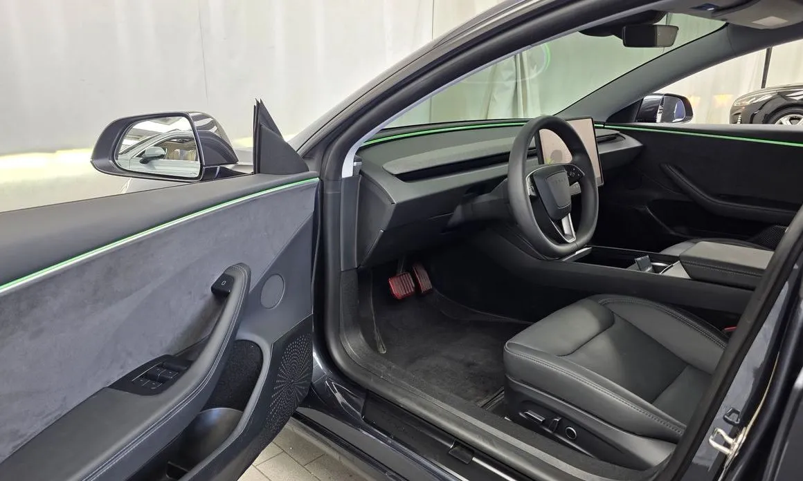 Tesla Model 3 — фото 10