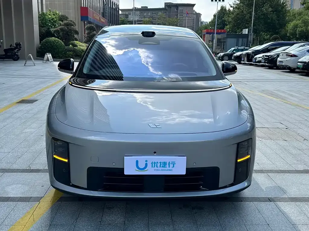 Li Auto Li i8 — фото 9