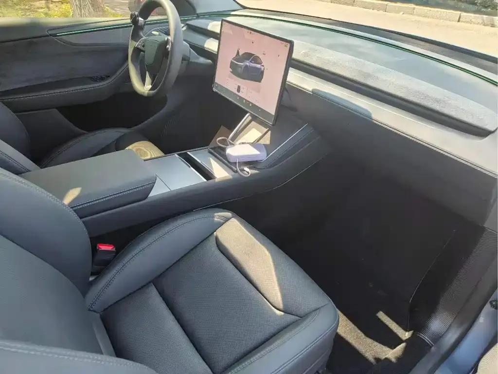 Tesla Model Y — фото 8