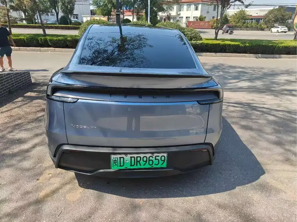 Tesla Model Y — фото 6
