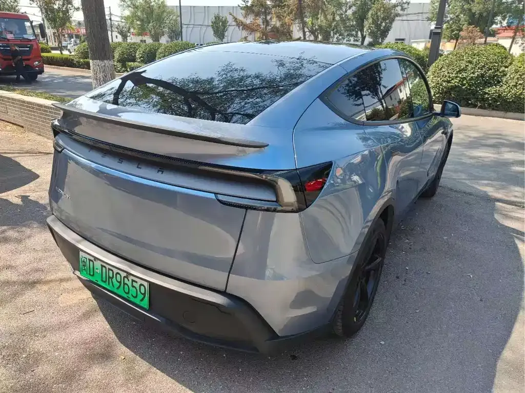 Tesla Model Y — фото 5