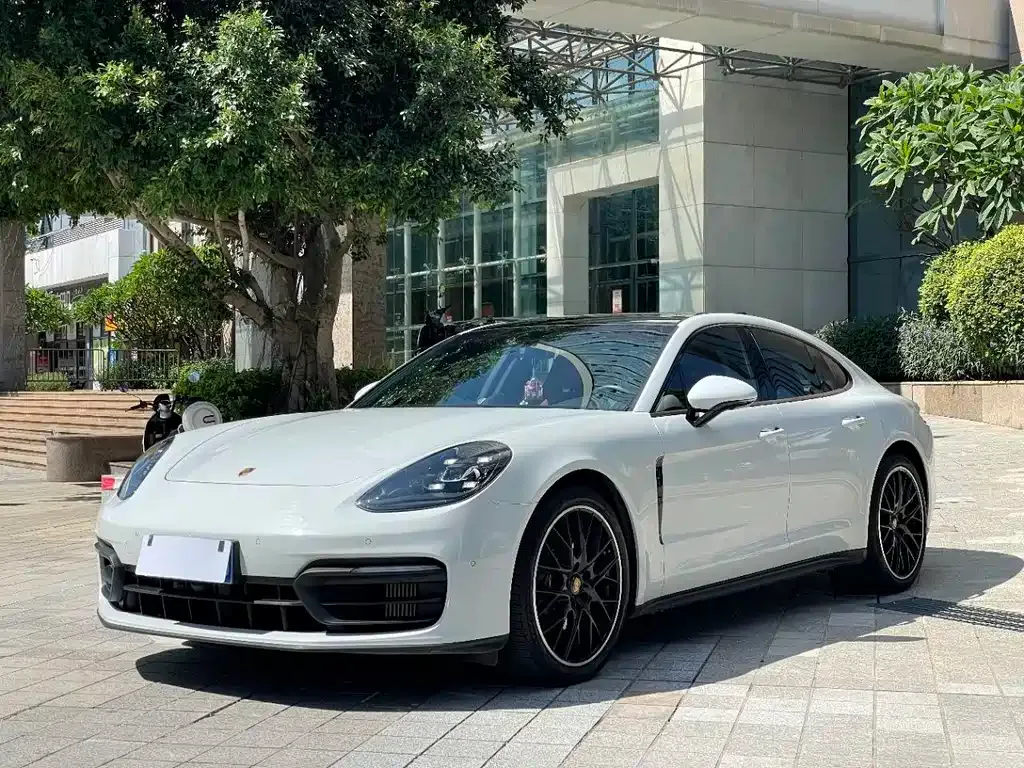 Porsche Panamera — фото 1