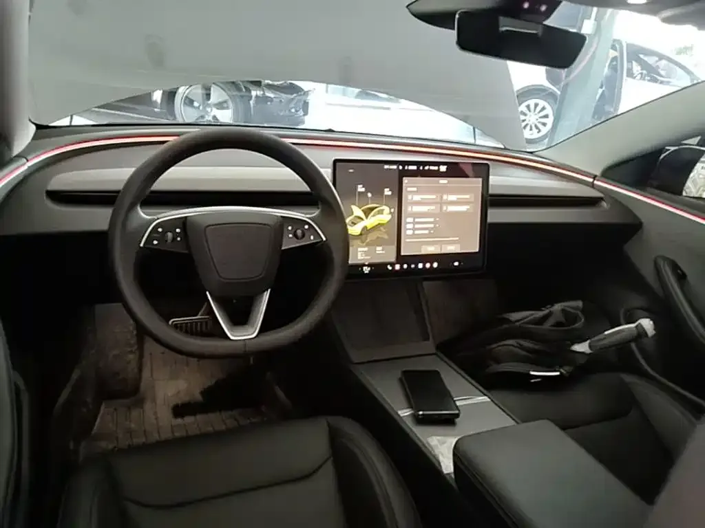 Tesla Model 3 — фото 9