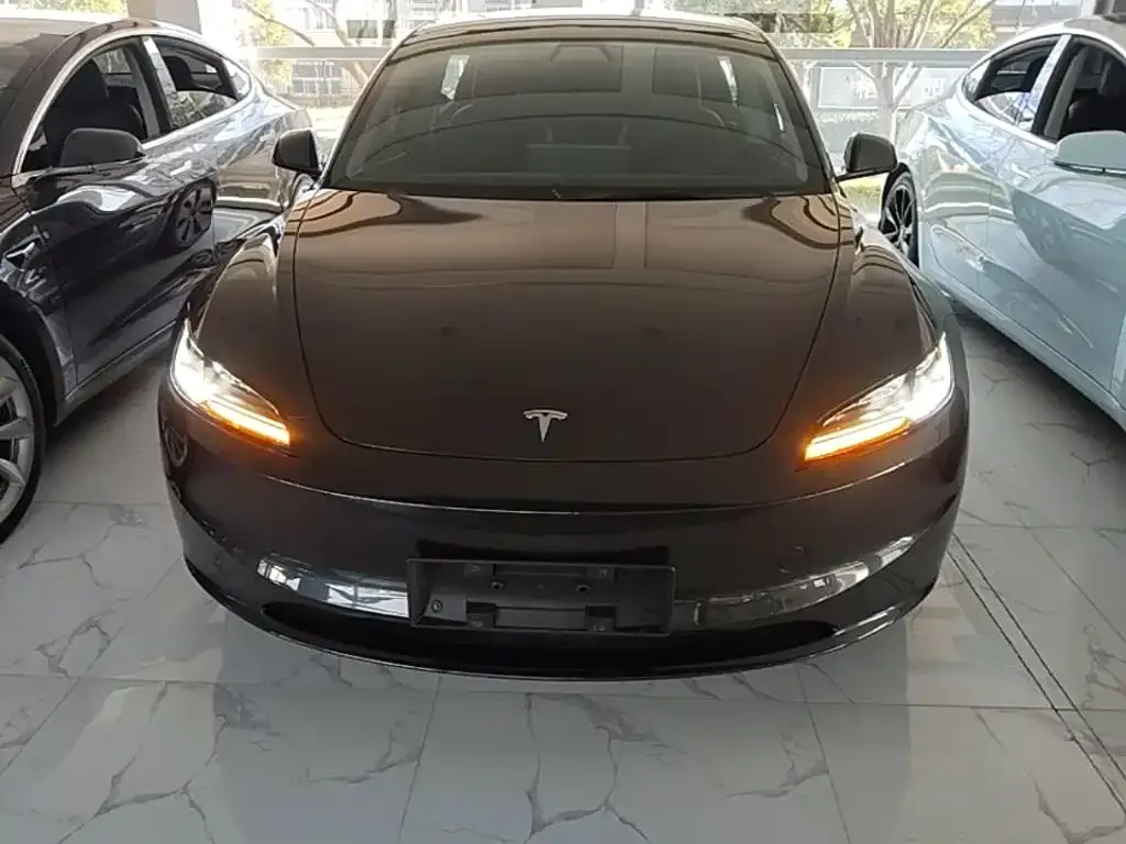 Tesla Model 3 — фото 10