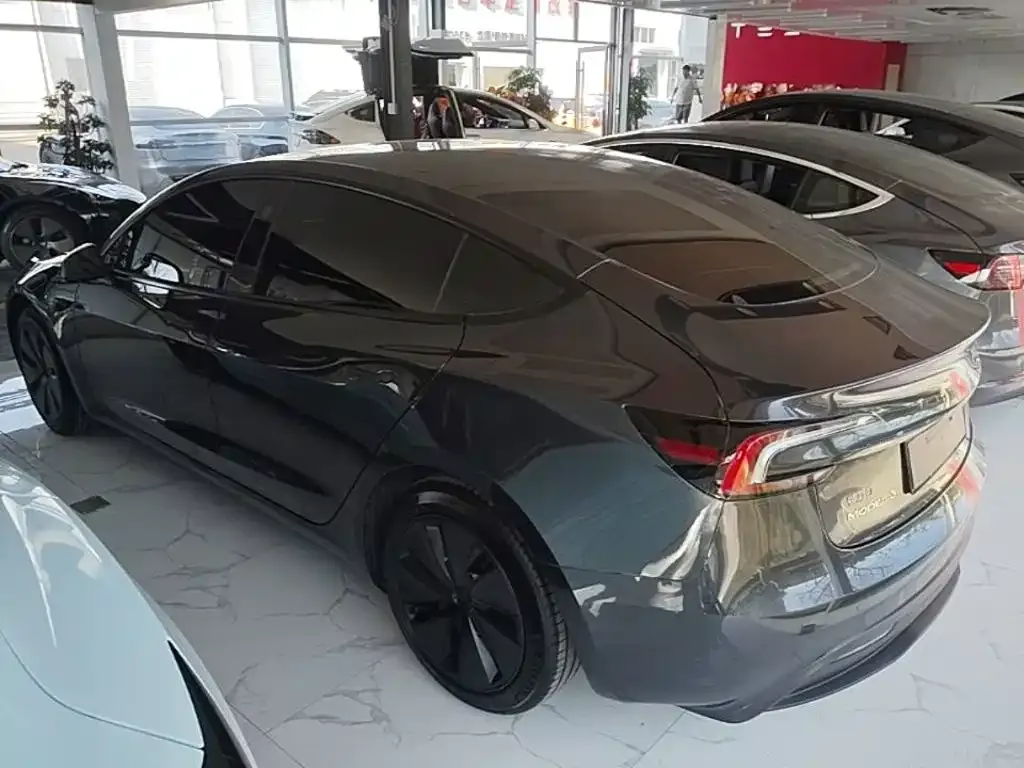 Tesla Model 3 — фото 7