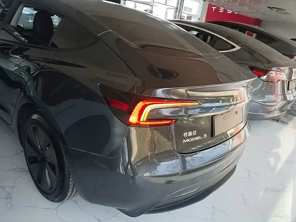 Tesla Model 3 — фото 5