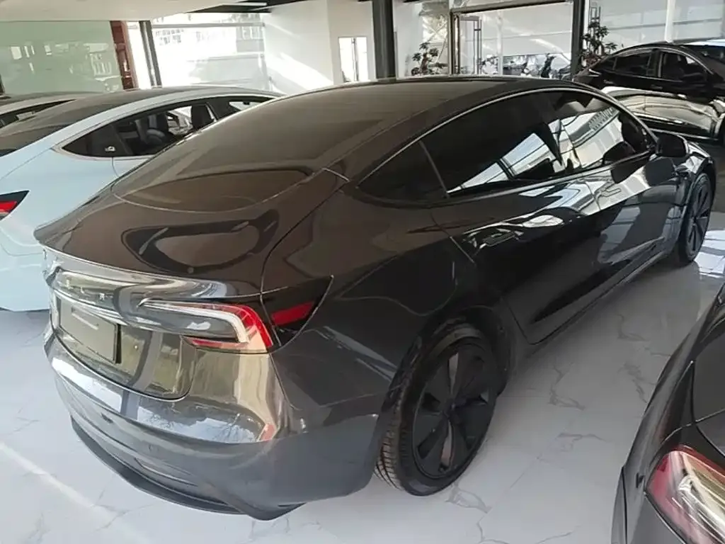 Tesla Model 3 — фото 3