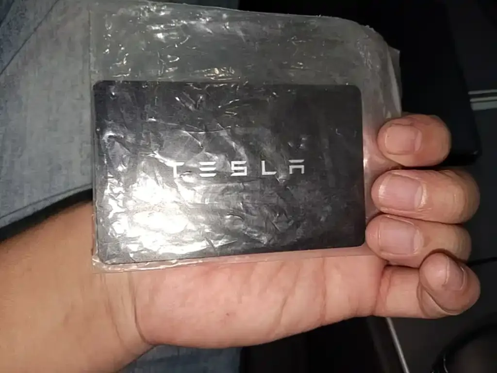 Tesla Model 3 — фото 2