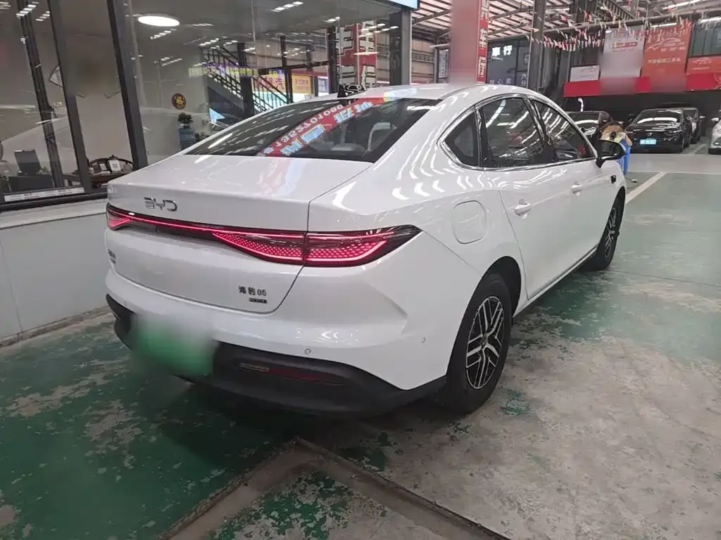 BYD Seal 05 DM-i — фото 10