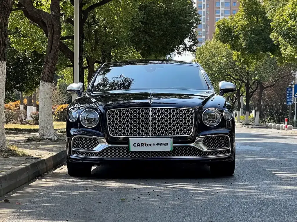 Bentley Flying Spur PHEV — фото 10