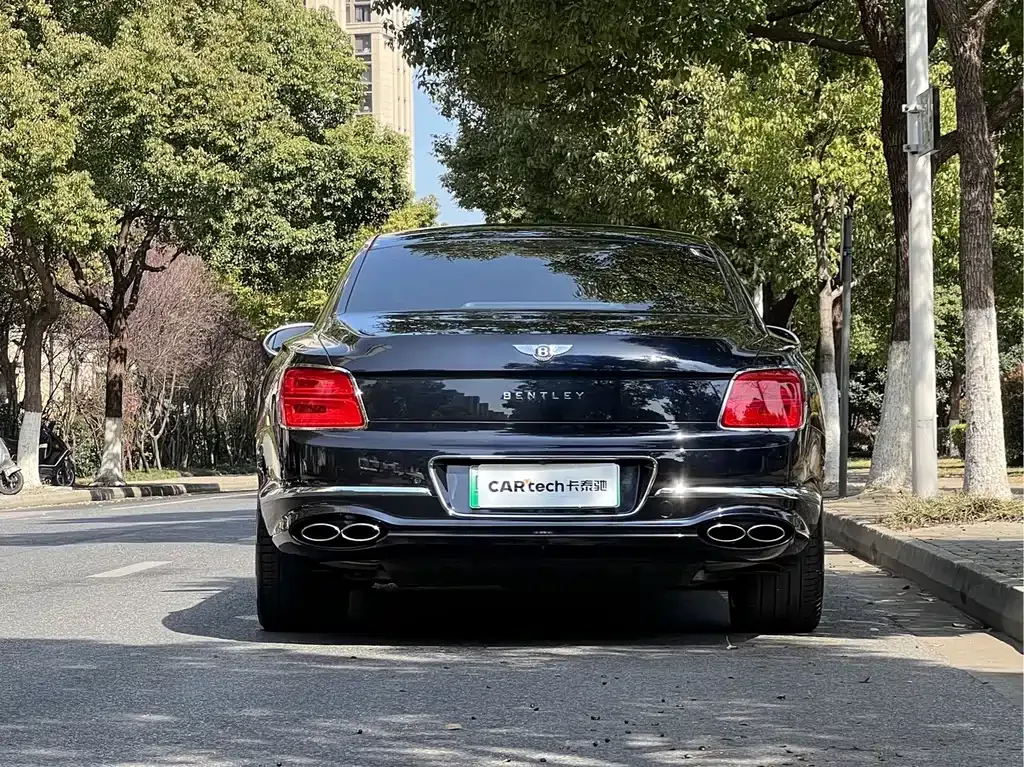 Bentley Flying Spur PHEV — фото 3