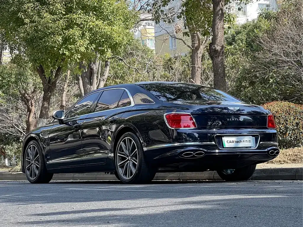 Bentley Flying Spur PHEV — фото 4
