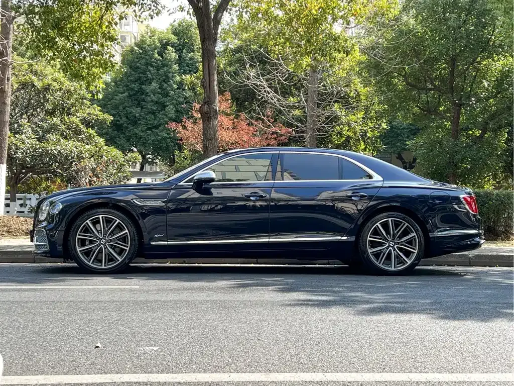 Bentley Flying Spur PHEV — фото 9