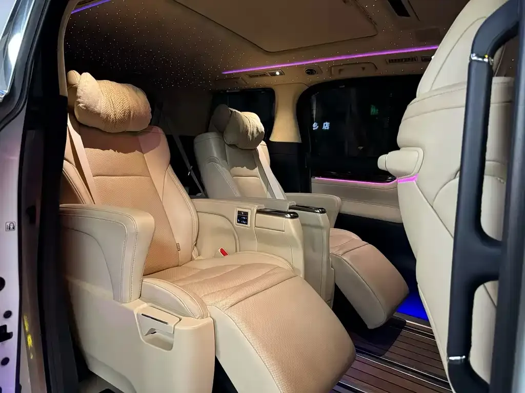 Toyota Alphard — фото 5